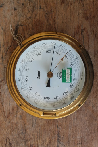 [VIN-049B] Ship Barometer 